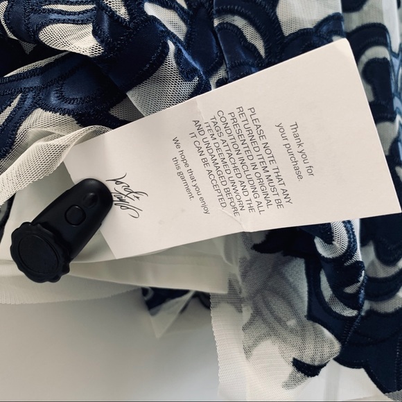 Cachet from Lord and Taylor - Picture 10 of 10